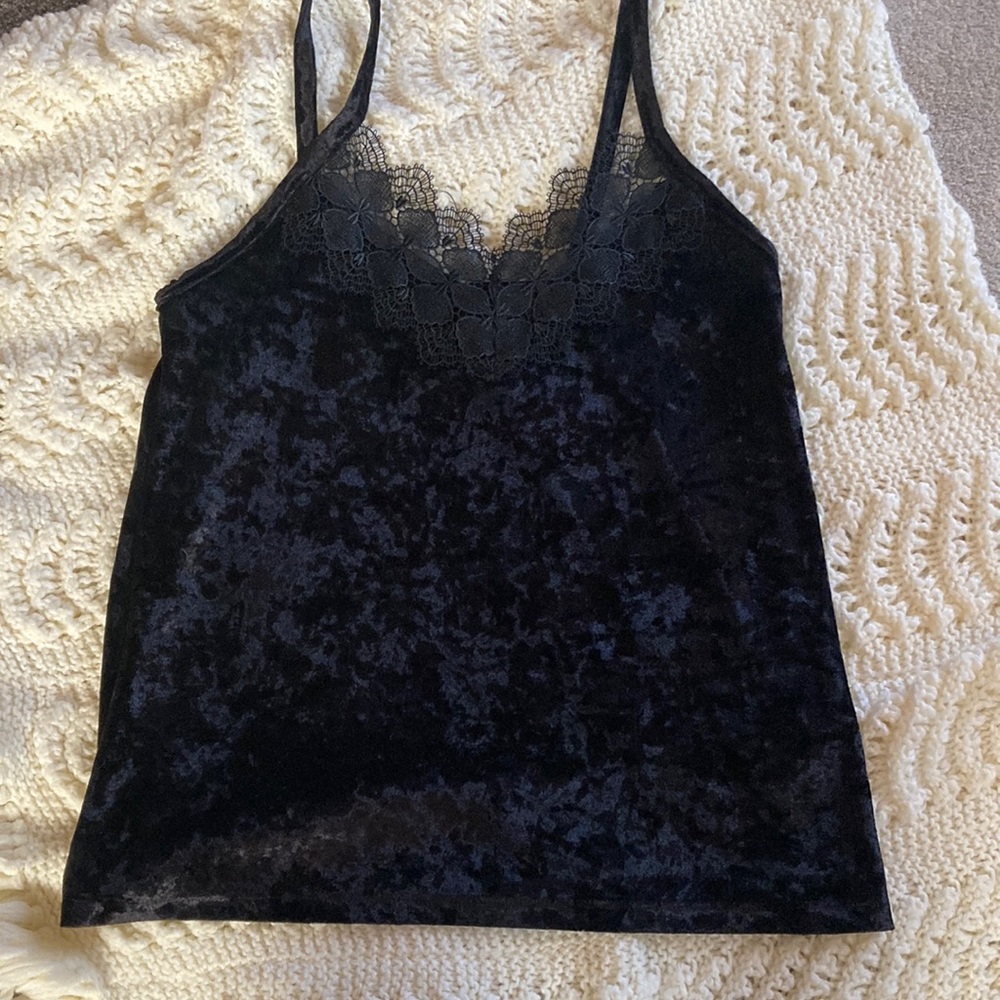 Women’s Daytrip velvet lace tank top